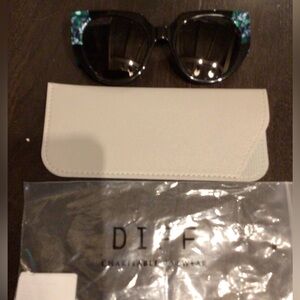 NEW! RARE Diff Marbled cat eye sunglasses